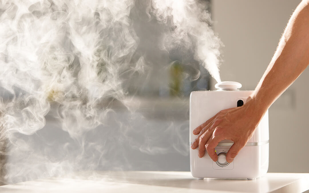 FRIGIDAIRE Sales Shop -FRIGIDAIRE Sales Shop using an air humidifier at home main 1080x675 1